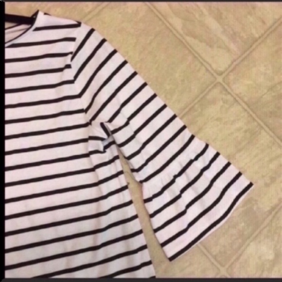 *NEW* Bell Sleeve Top - Picture 3 of 4